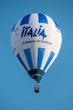 Pre-Hotairballoon championship took place in Murska Sobota with airplane stunt show on the first day.