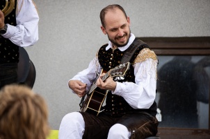 Wine fountain opening at Kapelski Vrh with Sašo Avsenik band