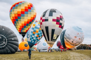 The largest aviation event in Slovenia was taking place between 16th and 23th September in Murska Sobota. More than 100 Hot Air Balloons were present in competition. 500+ more pics from this event can be found here.