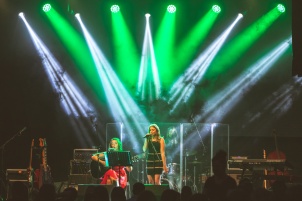 Duo pralina performing at mansion Rakičan as the opening act for Luka Basi.