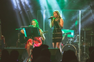 Duo pralina performing at mansion Rakičan as the opening act for Luka Basi.