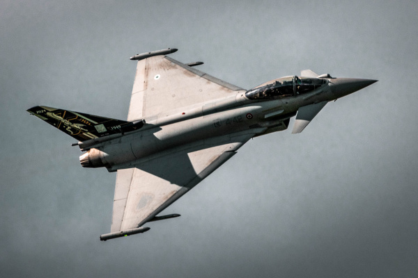 Cutting-edge aircraft and breathtaking aerial performances